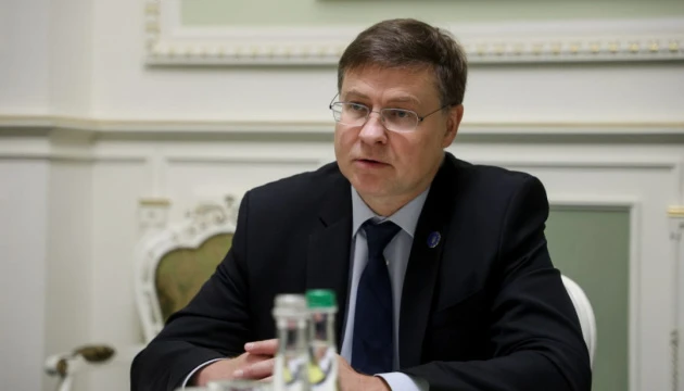 Грудневий транш від ЄС перекриє можливі прогалини фінансування України на початку 2026 року - єврокомісар