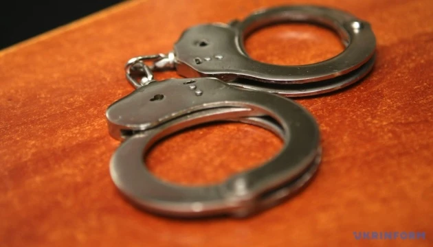 На Вінниччині взяли під варту чоловіка, який розгулював у триколорі перед похороном захисника