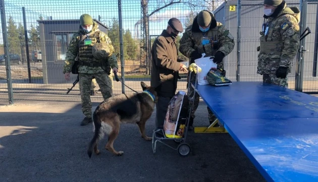 Пропуск через КПВВ наразі здійснюється лише на Луганщині - прикордонники