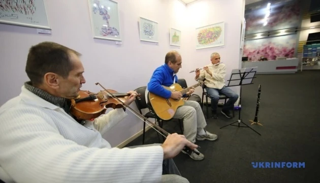 На виставці картин Шрі Чінмоя прозвучала його музика в аранжуванні українських музикантів