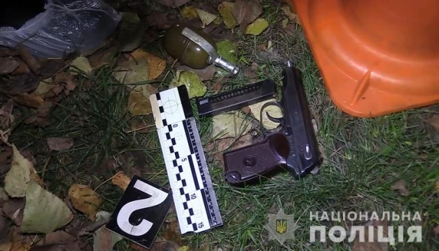 У Києві сталася стрілянина - поранений поліцейський, трьох осіб затримали