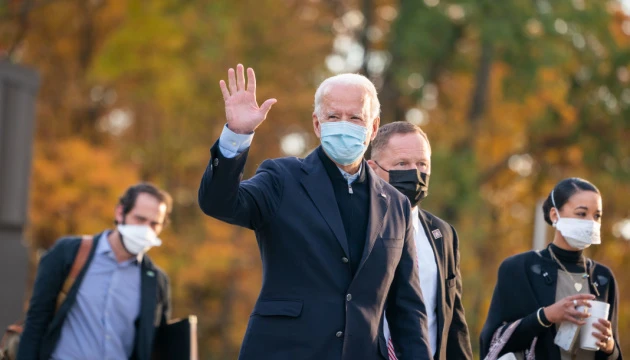 Байден має намір скасувати низку указів Трампа