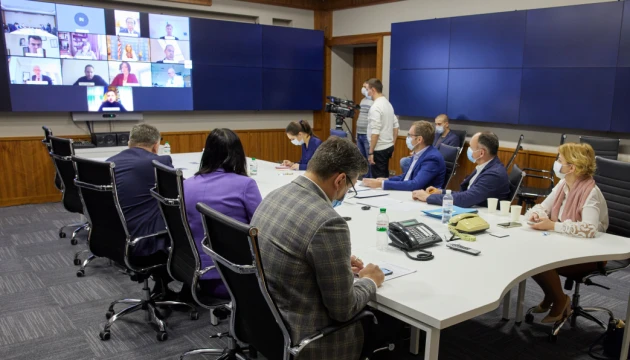 Зеленський представив послам G7 кроки для виходу з конституційної кризи