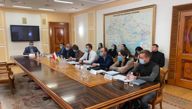 Польща має припинити обмеження транзиту для українських перевізників – Криклій