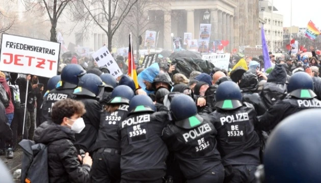 У Берліні поліція затримала майже 200 протестувальників