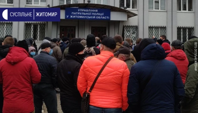 У Житомирі вдруге пікетують поліцію через побиття патрульними водія