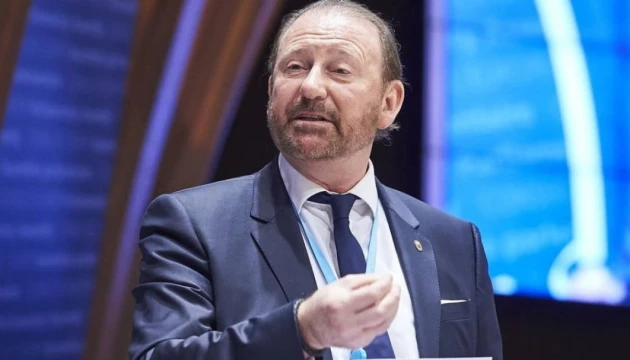 Президент ПАРЄ перервав візит до Москви через контакт із COVID-інфікованим