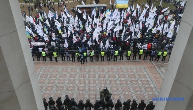 Поліція затримала учасника акції протесту під Радою