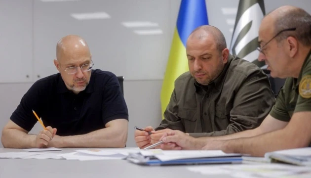 Шмигаль та Умєров обговорили виробництво зброї, зокрема, дронів-перехоплювачів