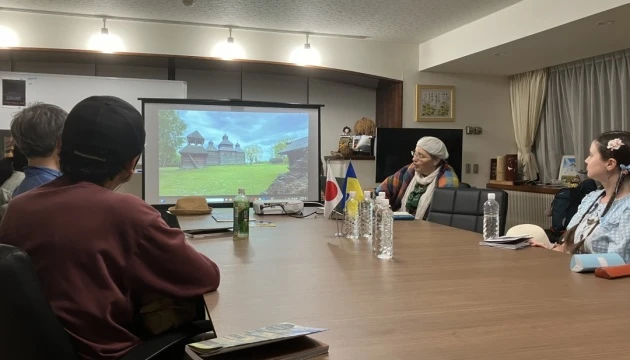 У Токіо презентували книгу про українську дерев'яну церкву японською мовою