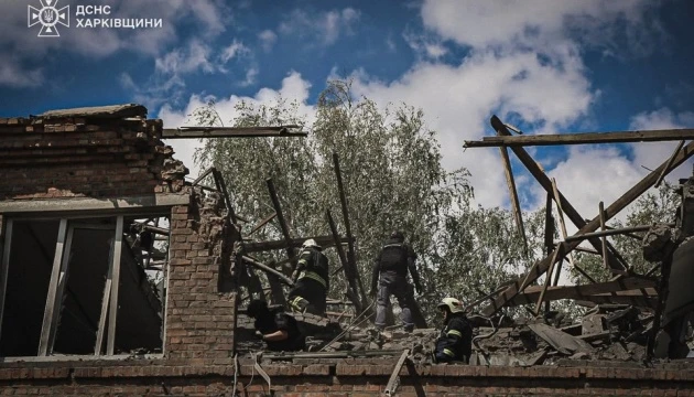 У Харкові кількість постраждалих зросла до 14, від авіаудару РФ зруйнований верхній поверх медзакладу