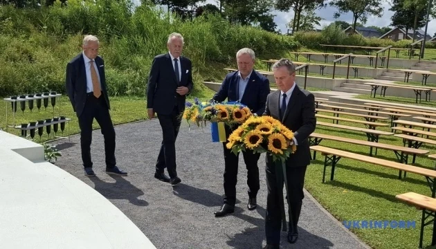 Посол України в Нідерландах вшанував пам'ять жертв трагедії МН17