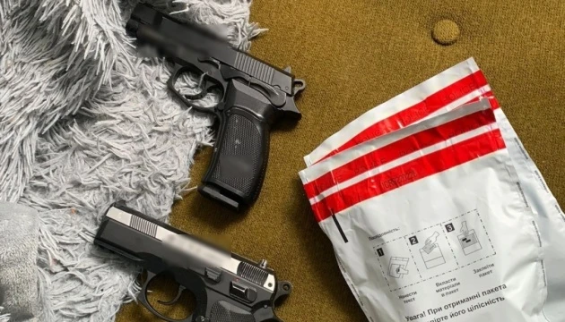 У Кропивницькому викрили неповнолітніх, які стріляли по вікнах дитсадка