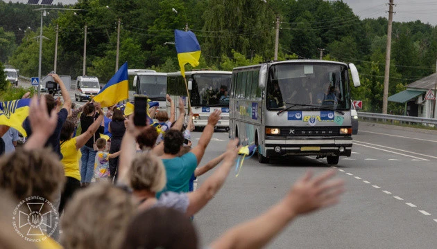 Додому повернулися українці, перебування яких у полоні підтвердив МКЧХ чи інші джерела - Коордштаб