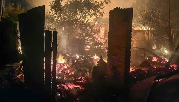Харківщину вночі атакували дрони РФ: постраждала жінка, горіли будинки