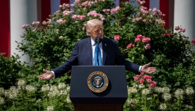 Трамп звинуватив своїх прихильників у тому, що вони «купилися на лайно» щодо справи Епштейна