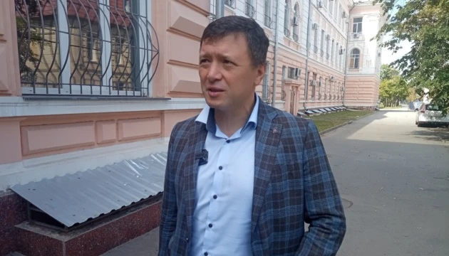 Розкрадання на фортифікаціях: адвокат каже, що головного підозрюваного не допитували жодного разу