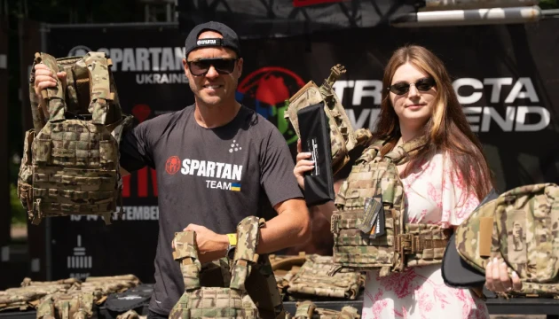Організатори Spartan Race Kyiv передали амуніцію бійцям спецпідрозділу ГУР Kraken