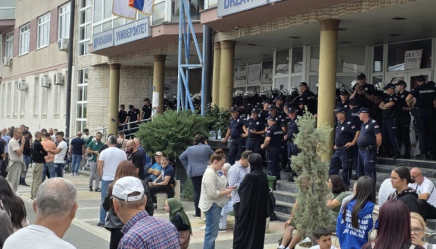 У Сербії сталися сутички між протестувальниками та поліцією біля університету