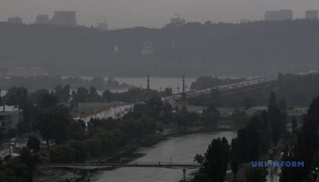 У Києві пройшли залпові зливи - є локальні підтоплення, піднялася вода в річках і каналах