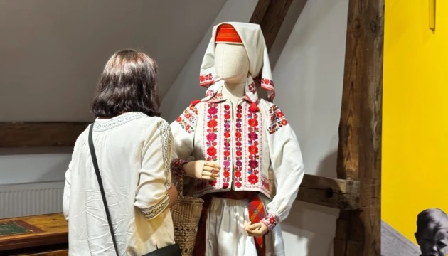 У Польщі проходить виставка «Яворів. Народні барви Розточчя»