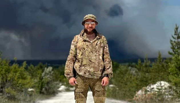 Памʼяті сержанта, командира відділення ударних БПлА Андрія Романюка (позивний «Воробєй»)