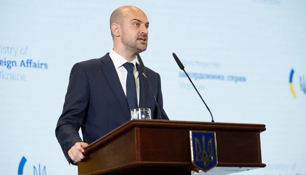 Росія лише вдає, що будує основи нового світового порядку - глава МЗС Франції