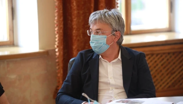 Українцям не треба буде міняти паспорти після затвердження Великого Герба - Ткаченко