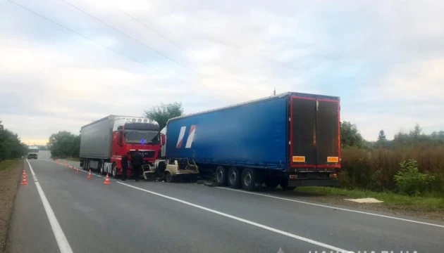 У Коломиї легковик в'їхав у МАН, четверо людей загинули