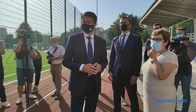 Разумков у День знань нагадав, що парламент працює задля дітей