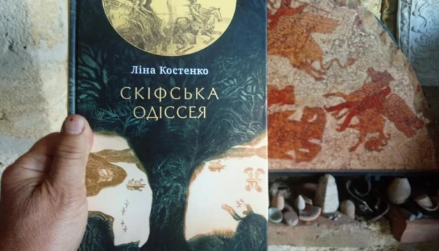 Фантастичну поему Ліни Костенко проілюстрував винахідник геліографіті