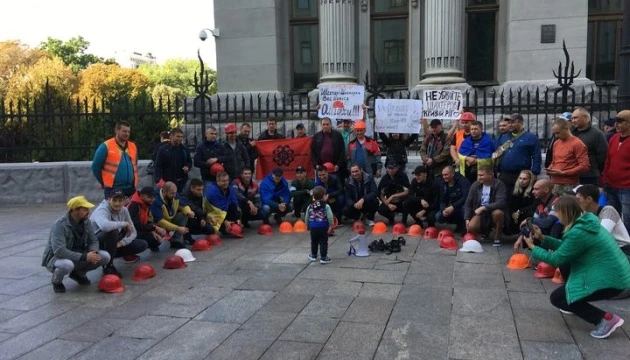 Шахтарі згорнули протест в урядовому кварталі і повернулися до Кривого Рогу
