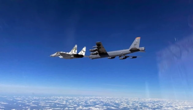 Бомбардувальники США вдруге за рік здійснили патрульний політ над Україною