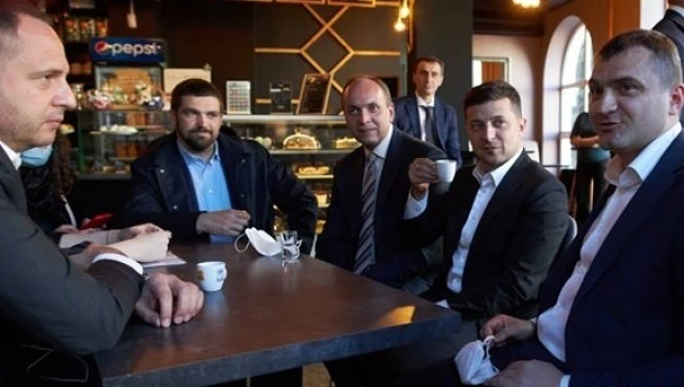 Кава на карантині: КСУ отримав подання про покарання для Президента