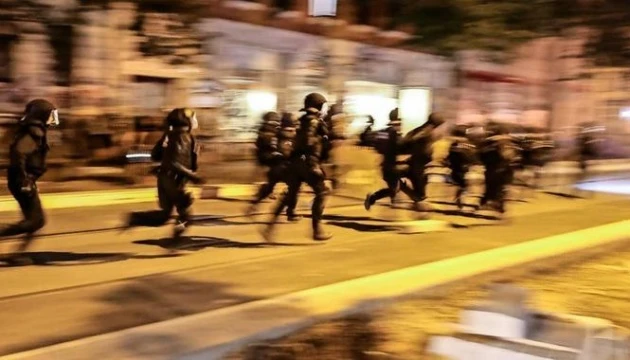 У Лейпцигу протестувальники атакували поліцейських, 9 правоохоронців поранені