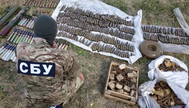 СБУ виявила схрон з гранатометами та артснарядами на Луганщині