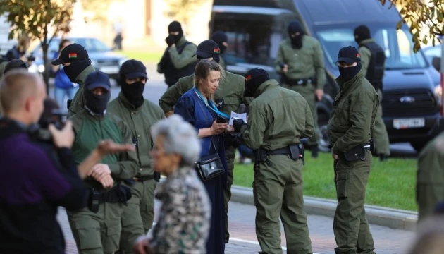 Жіночий марш у Мінську: затриманих уже більш як 90