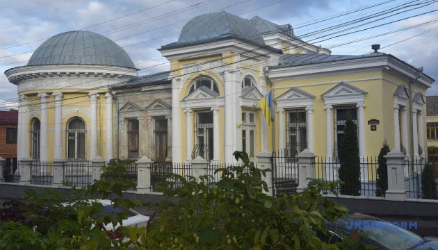 Туристів кличуть на онлайн-екскурсію садибою 