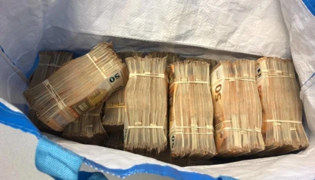 У Нідерландах затримали чоловіка з 500 000 євро готівки