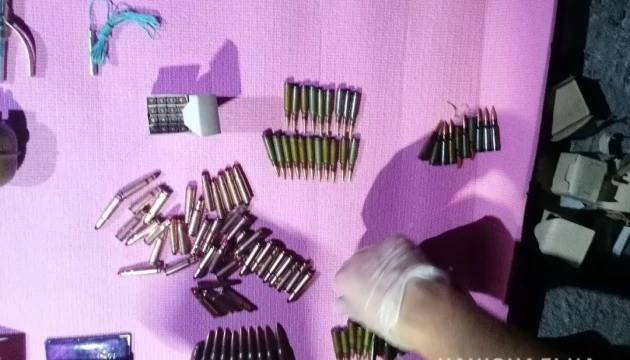 У Миколаєві поліція затримала військового з гранатами та тротиловими шашками