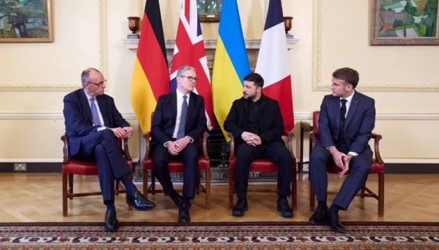Лідери Британії, Франції та Німеччини зустрінуться із Зеленським для обговорення мирних перемовин - Bloomberg