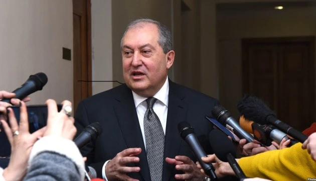 Президент Вірменії заявляє, що дізнався про перемир'я у Карабаху з преси
