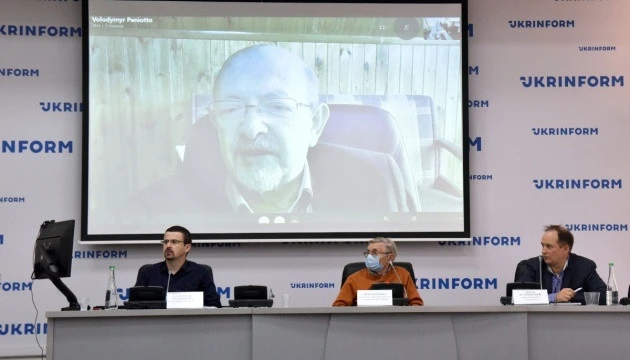 «Продавці рейтингів»: в Україні нарахували понад 300 фейкових служб і піарників