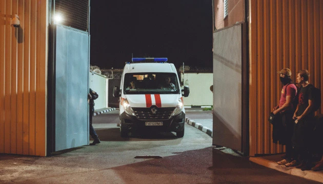 Чоловік, якого побили у мінському СІЗО на Окрестіна, помер у лікарні