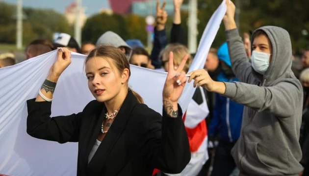 У білоруських регіонах силовики затримують журналістів