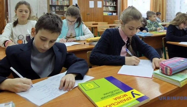 До очного навчання повернулися майже 4 тисячі школярів із прифронтових територій