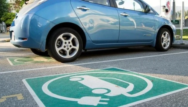 Для власників електрокарів зелені номери коштуватимуть 600 гривень