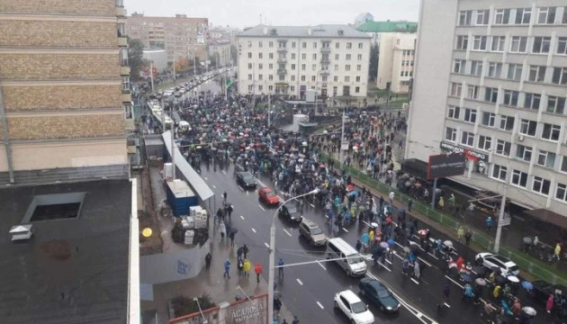 У Мінську - зіткнення протестувальників із силовиками