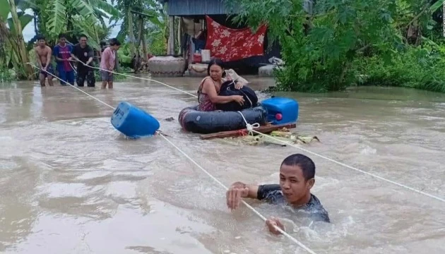 На В’єтнам та Камбоджу насувається шторм, від повеней загинули десятки людей