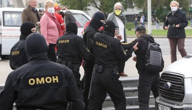 На затриманих у Мінську журналістів завели справи